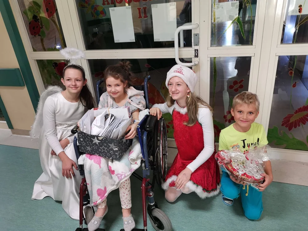 Podarowali dzieciom w szpitalu uśmiech 26