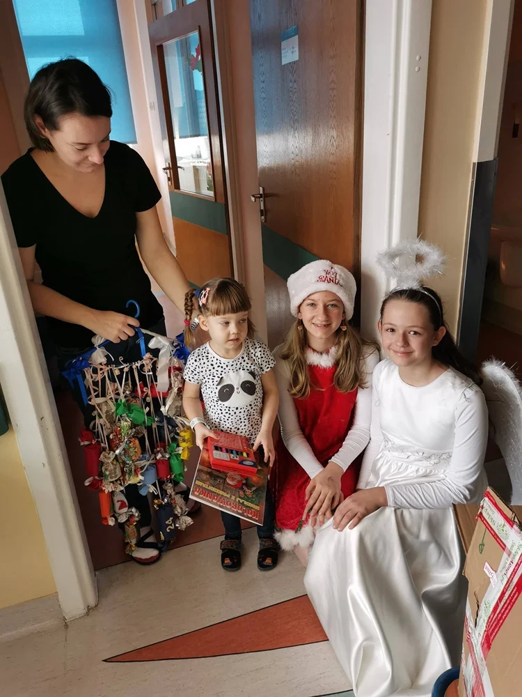 Podarowali dzieciom w szpitalu uśmiech 27