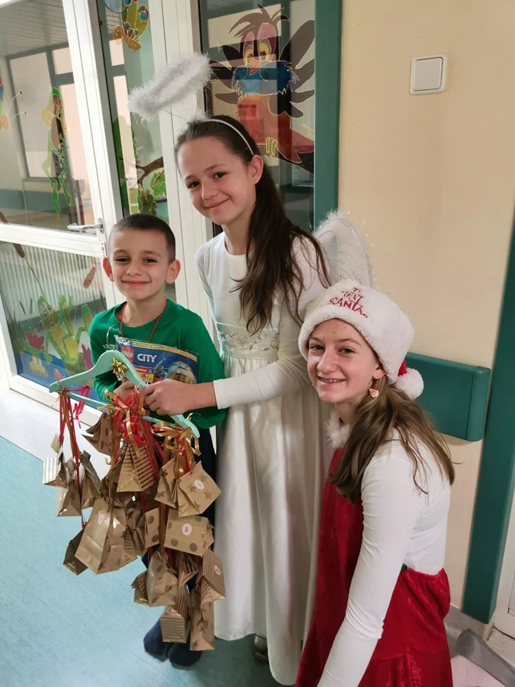 Podarowali dzieciom w szpitalu uśmiech 28