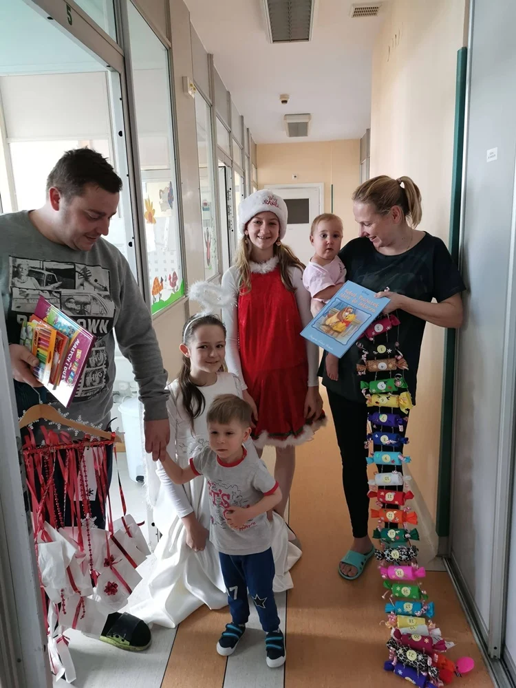 Podarowali dzieciom w szpitalu uśmiech 34