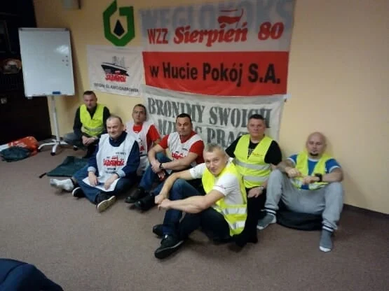 Związkowcy z Huty Pokój zakończyli prowadzony od wtorku protest w siedzibie Węglokoksu