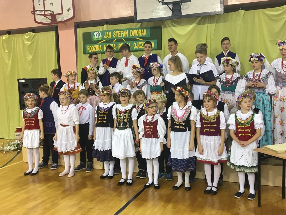 W Szkole Podstawowej nr 22 obchodzili święto patrona - Jana Stefana Dworaka