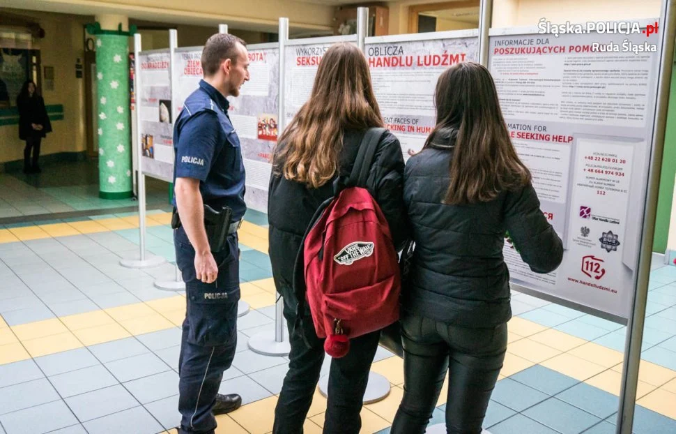 Mobilna wystawa o handlu ludźmi w ZS nr 3 w Rudzie Śląskiej