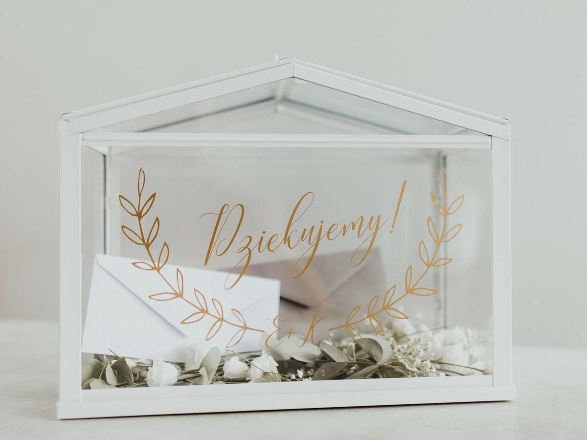 Naklejki ślubne - nie tylko na stół weselny