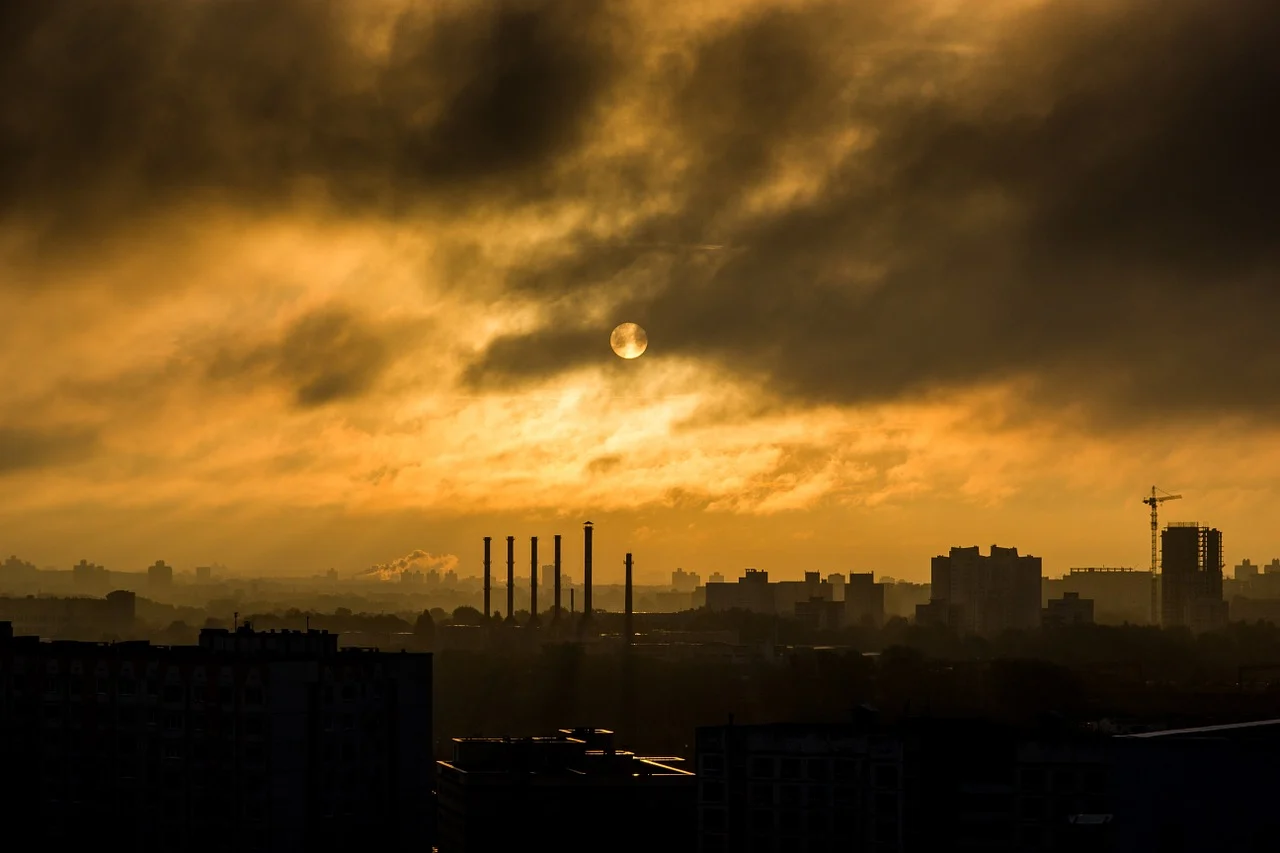 Alarm smogowy III stopnia w regionie! WIOS odradza przebywanie na zewnątrz!