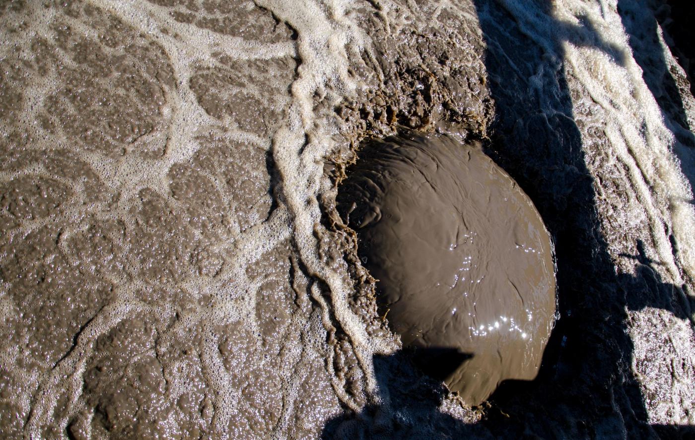 Usuwanie szlamów technologicznych: czym jest i na czym polega?