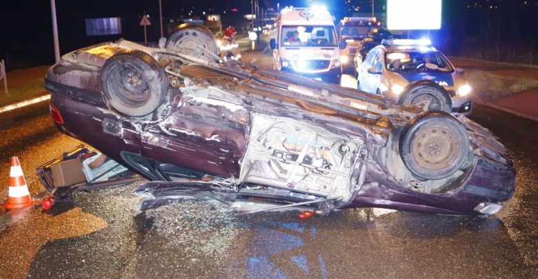 Groźny wypadek w Bytomiu. Samochód dachował na DK 11