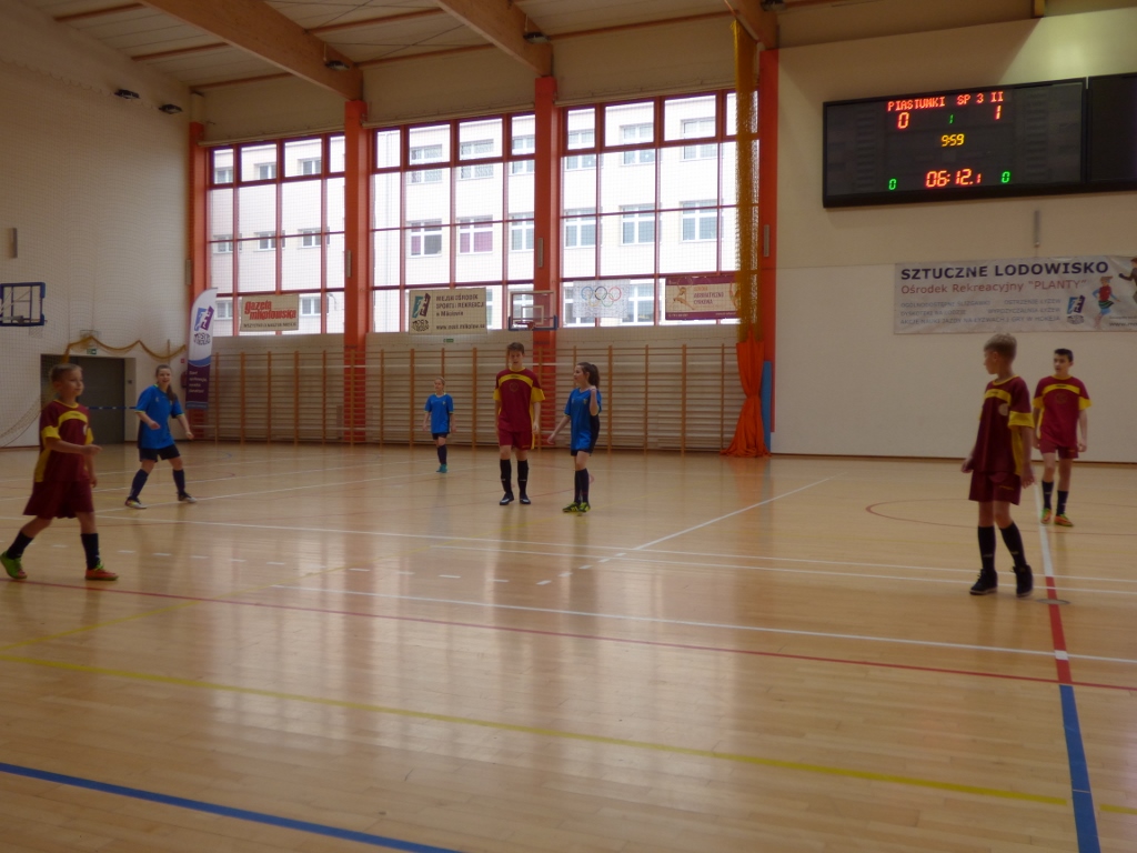 XI Halowy Turniej w Piłce Nożnej dla uczniów klas 1 - 3