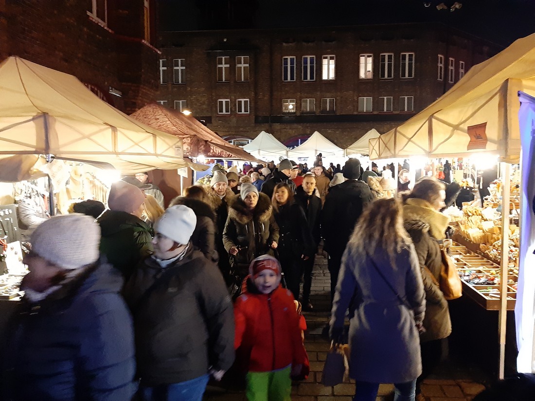 Na Nikiszu znów tłumy! Trwa bożonarodzeniowy jarmark