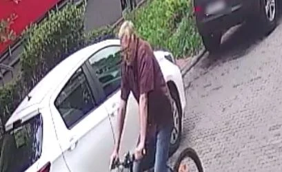 Policjanci szukają sprawcy kradzieży roweru. Rozpoznajesz go?