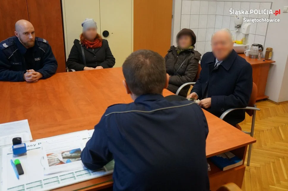 Patrol policji znalazł na ulicy 10 tys. zł. w kopercie - zguba już wróciła do właściciela