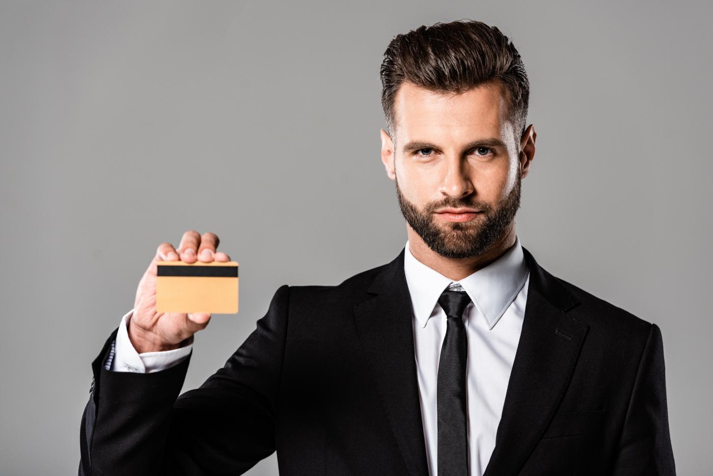 Jak wybrać kartę kredytową? Podpowiedzi