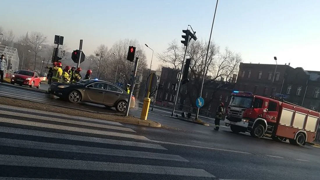 Ciężarówka uszkodziła sygnalizację świetlną na Czarnym Lesie