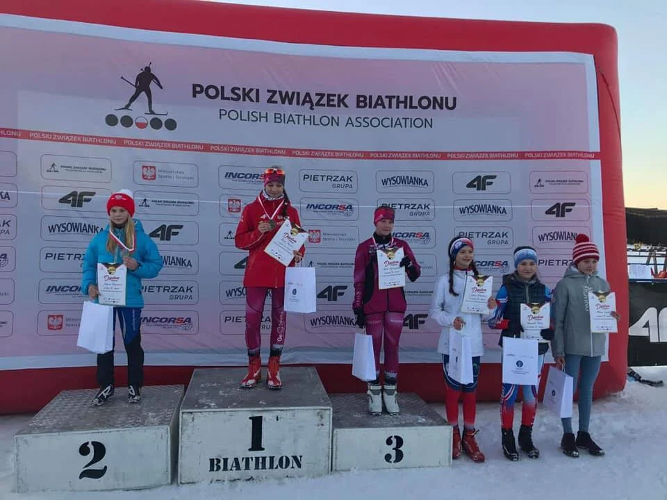 Młoda rudzka biathlonistka Oliwia Suchy zdobyła dwa złote medale na zawodach w Kościelisku