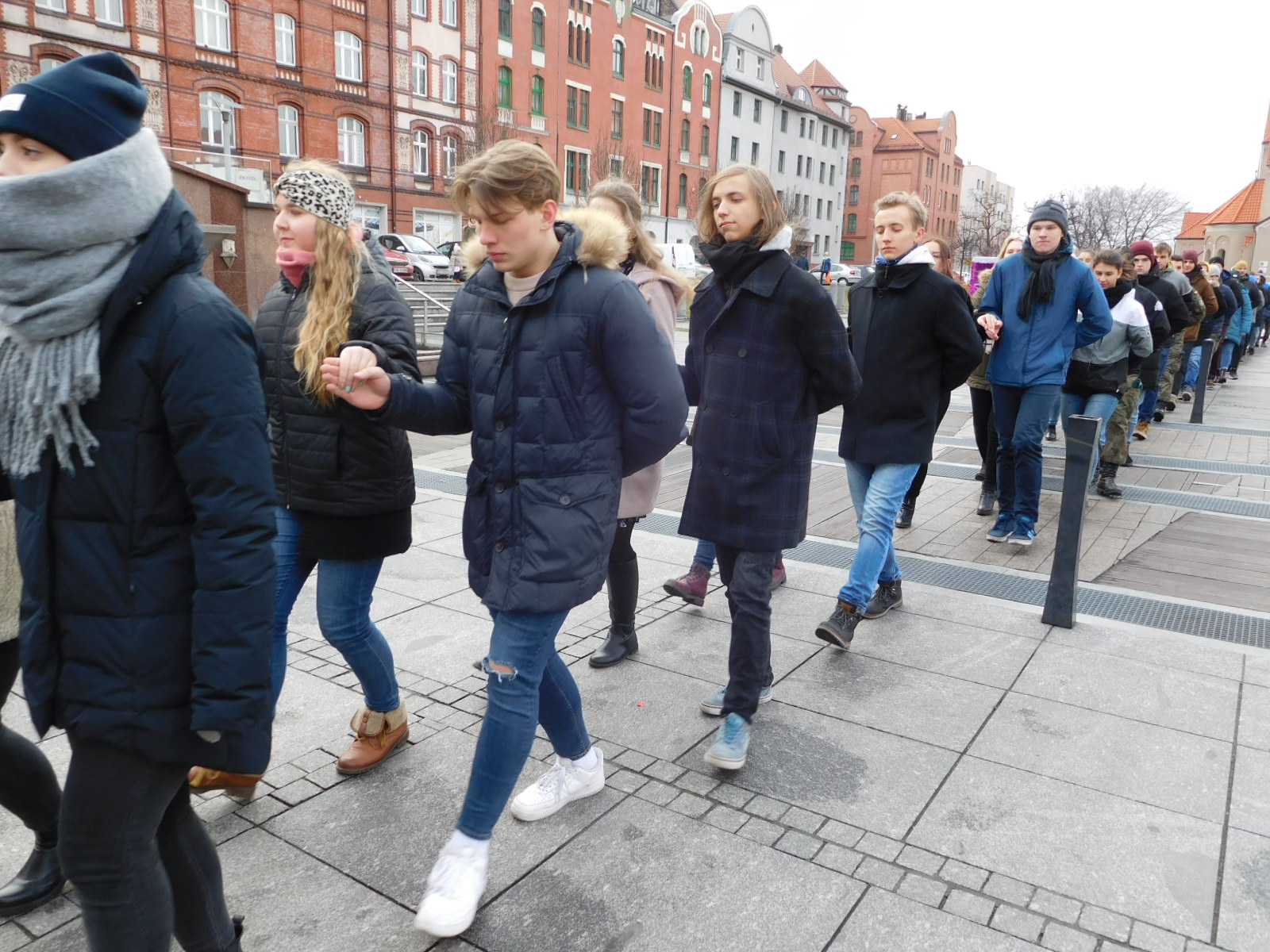 Sznur tańczących przewijał się przez cały Plac Jana Pawła II