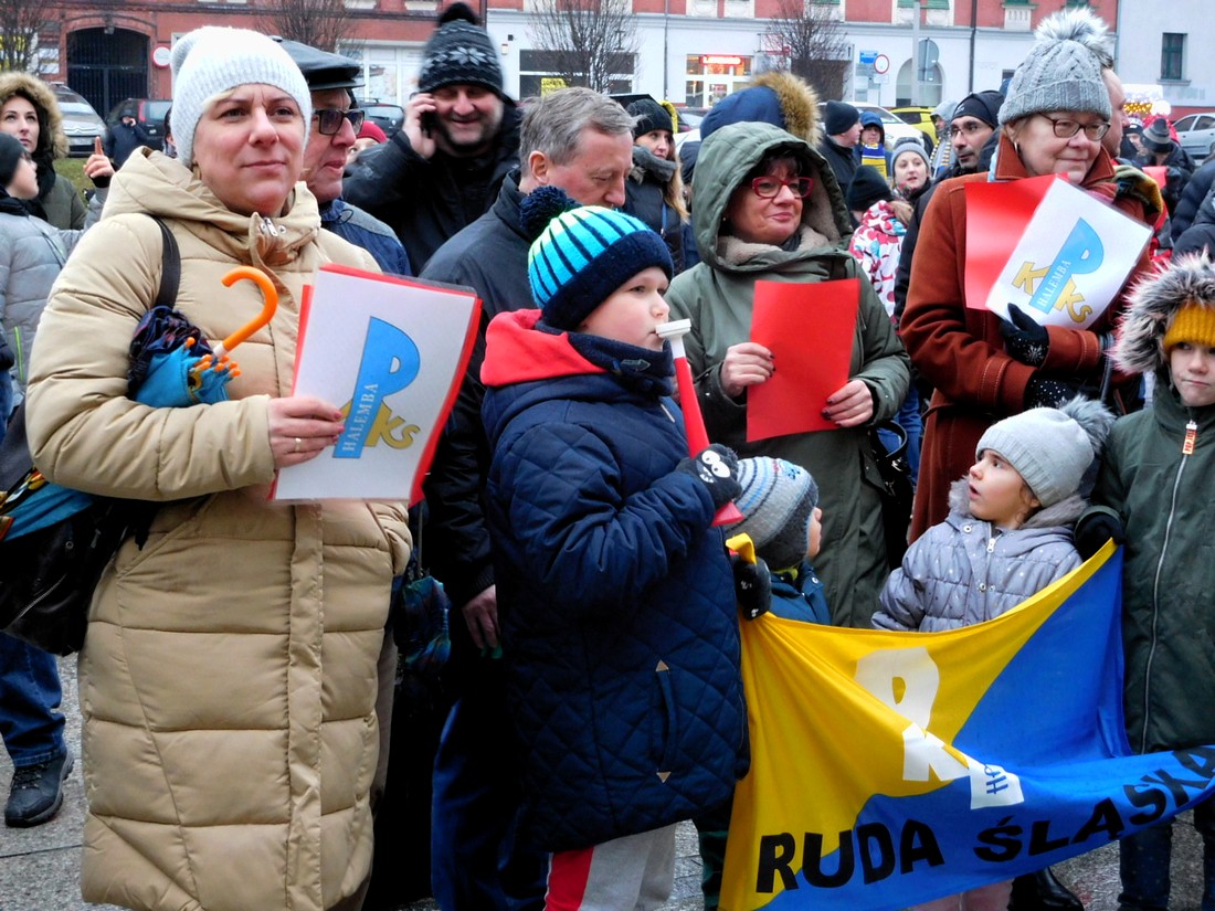 protest na rynku w sprawie finansowania sportu w Rudzie Śląskiej 1