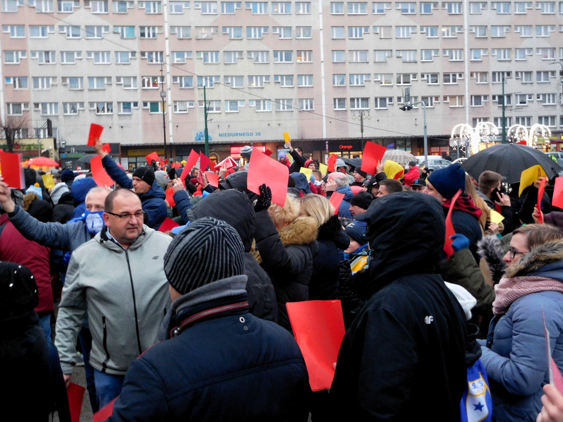 protest na rynku w sprawie finansowania sportu w Rudzie Śląskiej 5