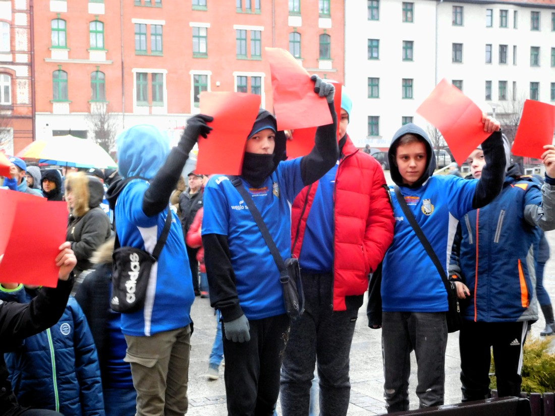 protest na rynku w sprawie finansowania sportu w Rudzie Śląskiej 8
