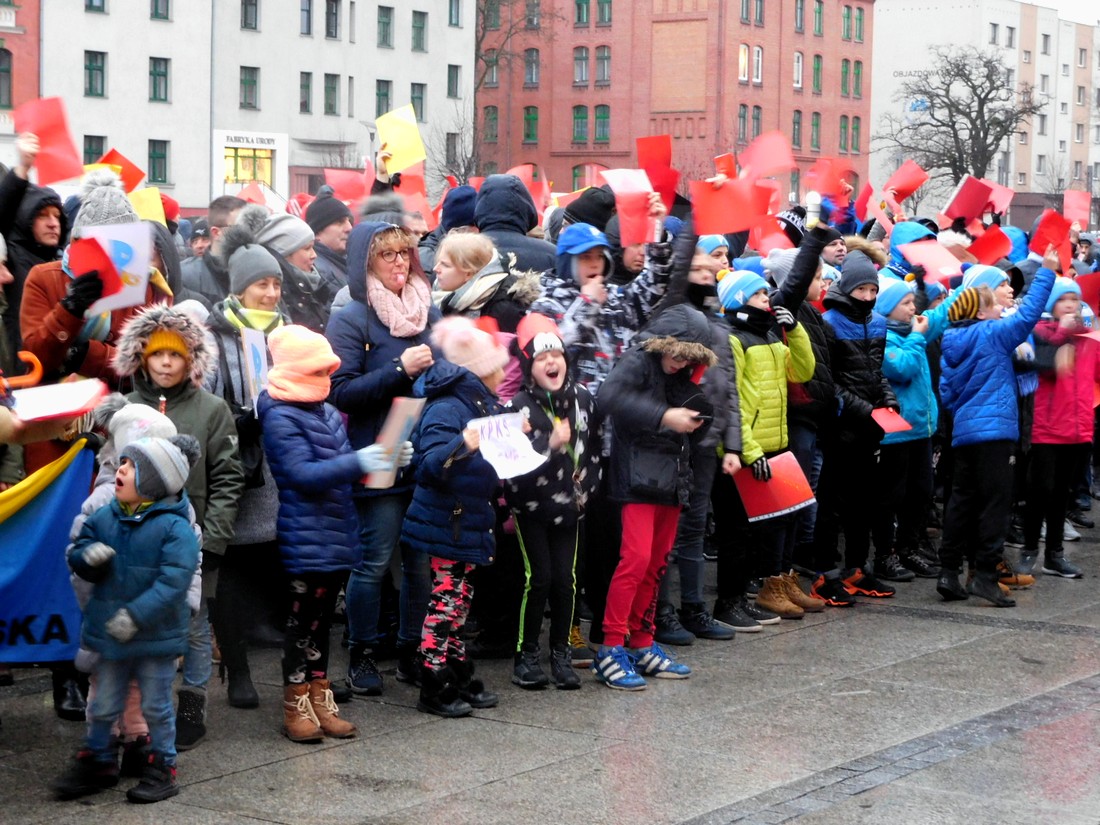 protest na rynku w sprawie finansowania sportu w Rudzie Śląskiej 16