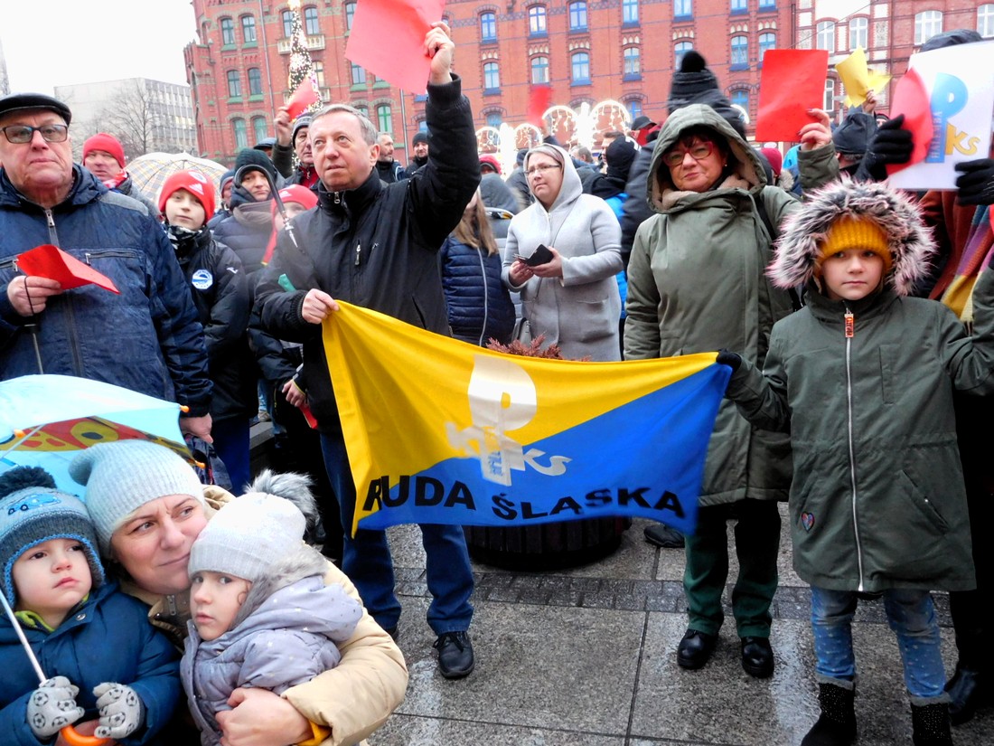 protest na rynku w sprawie finansowania sportu w Rudzie Śląskiej 24