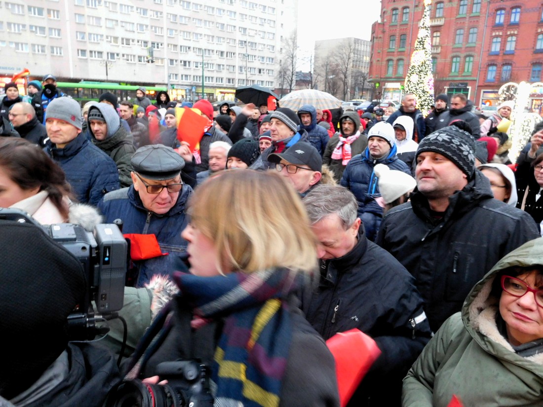 protest na rynku w sprawie finansowania sportu w Rudzie Śląskiej 26