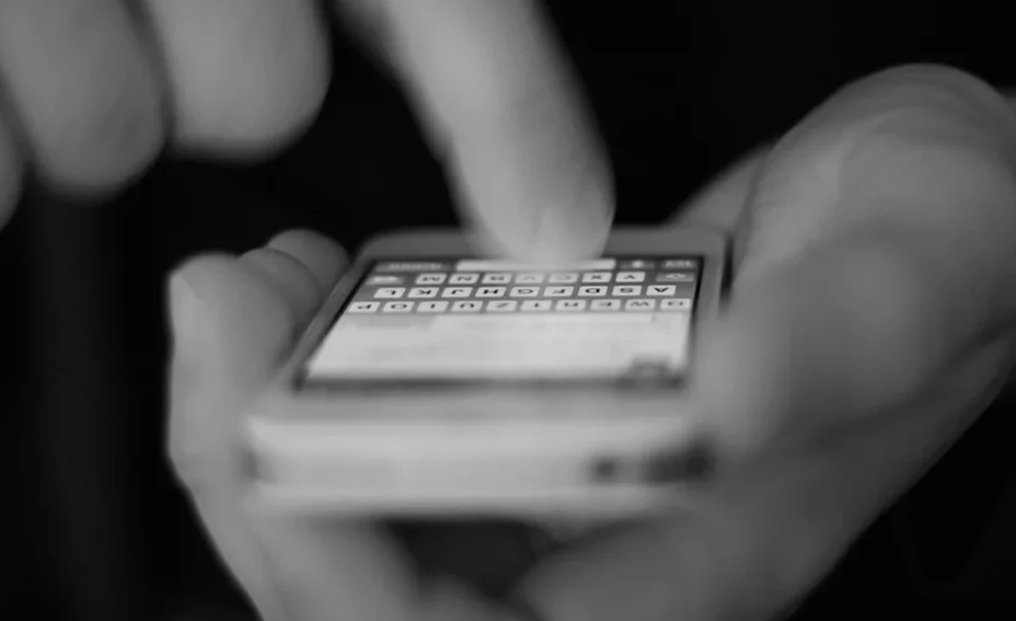 Dostałeś SMS-a z prośbą o dopłatę do przesyłki? Uważaj! To może być oszustwo!