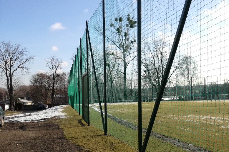 Budowa piłkochwytów oraz instalacji oświetlenia boiska LKS Orzeł