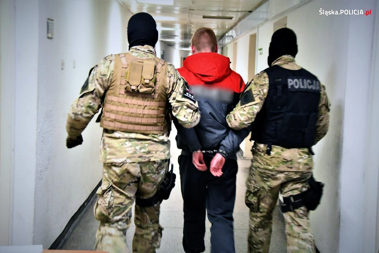 Pięć osób zatrzymanych za skonstruowanie i podłożenie ładunku wybuchowego