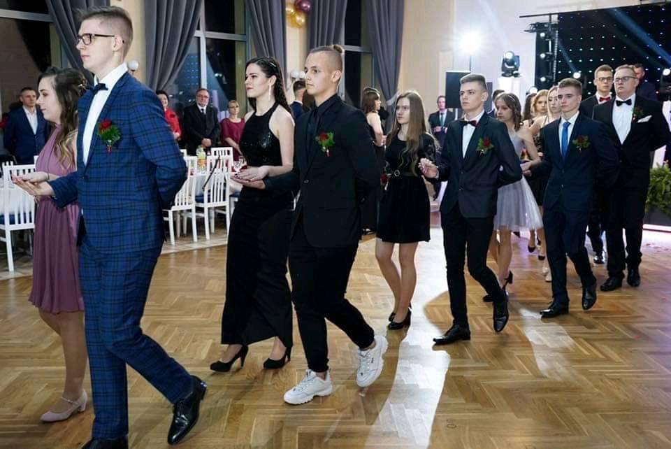 Świętochłowice: Zabawa licealistów z "Reja" na 100 dni przed maturą