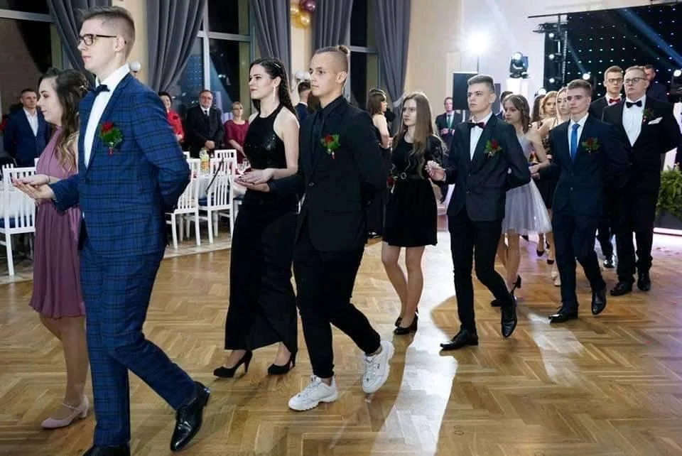 Świętochłowice: Zabawa licealistów z "Reja" na 100 dni przed maturą