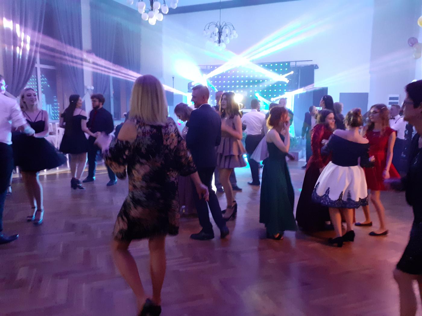 Świętochłowice: Zabawa licealistów z "Reja" na 100 dni przed maturą