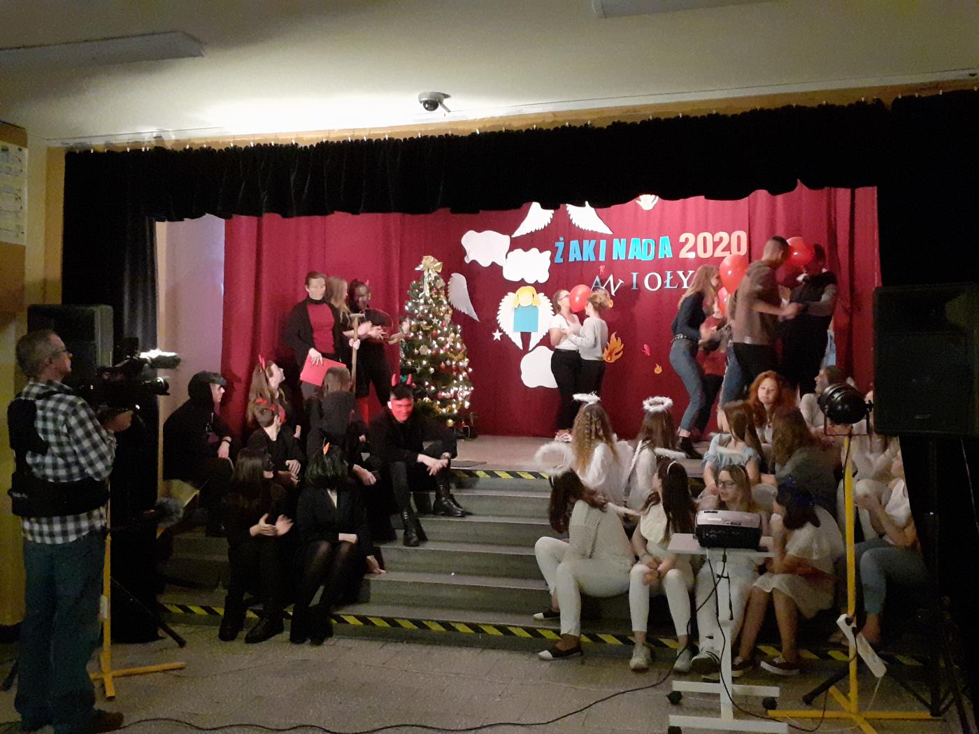 Świętochłowice: Zabawa licealistów z "Reja" na 100 dni przed maturą