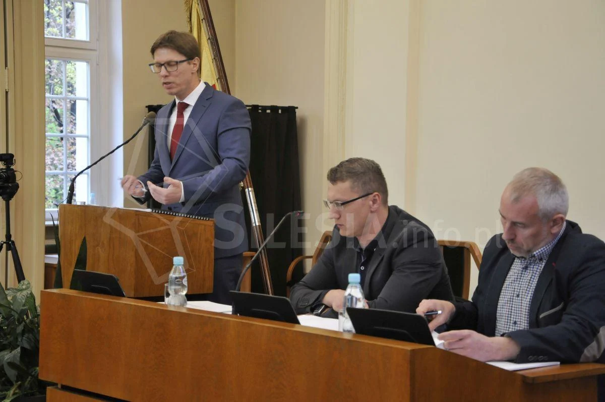 Kontrowersje wokół komisji rewizyjnej – czy prezydenta nie trzeba kontrolować?