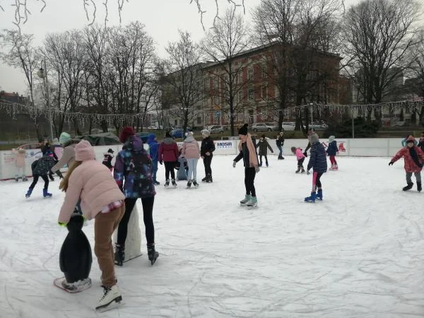 Lodowisko miejskie w czasie ferii - dla dzieci i młodzieży wstęp bezpłatny!