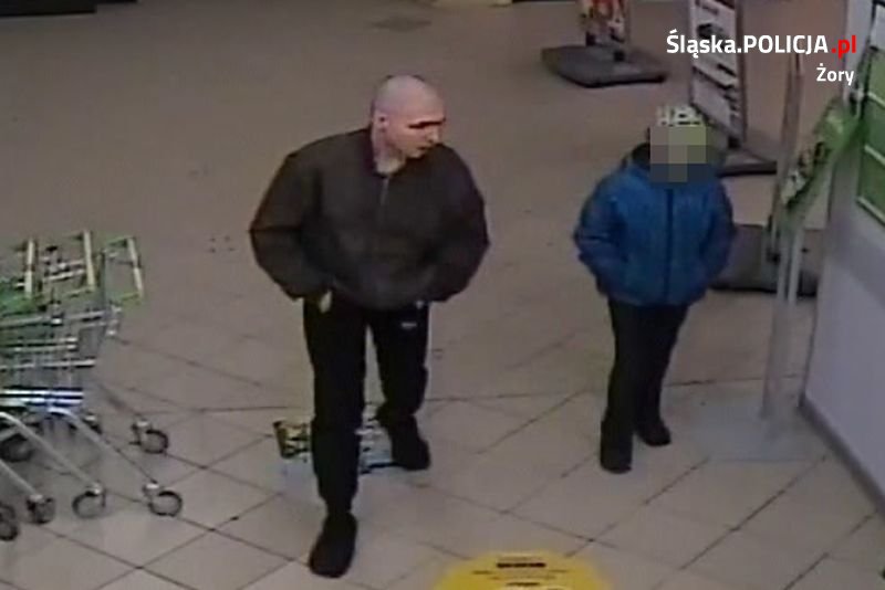 Mężczyzna w towarzystwie chłopca okradał sieciówki. Rozpoznajesz go?