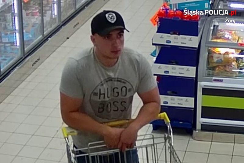 Ten mężczyzna podejrzewany jest on o kradzież 17 kaw. Rozpoznajesz go?