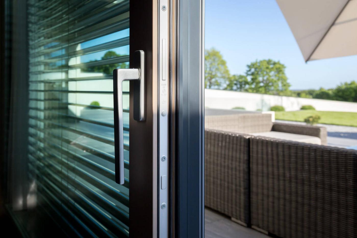 Jak sprawdzić szczelność okien?