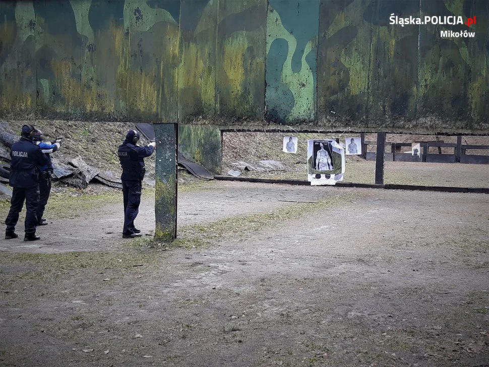 Policjanci wzięli udział w pierwszym w tym roku treningu z wyszkolenia strzeleckiego