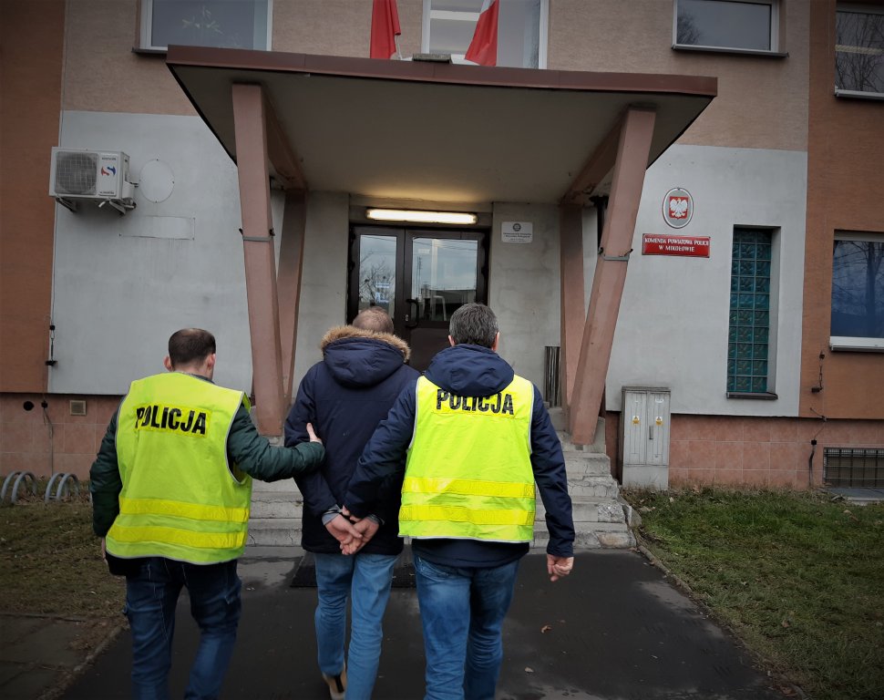 25-latek włamał się do jednego z mieszkań w centrum Mikołowa. Mężczyzna usłyszał zarzuty