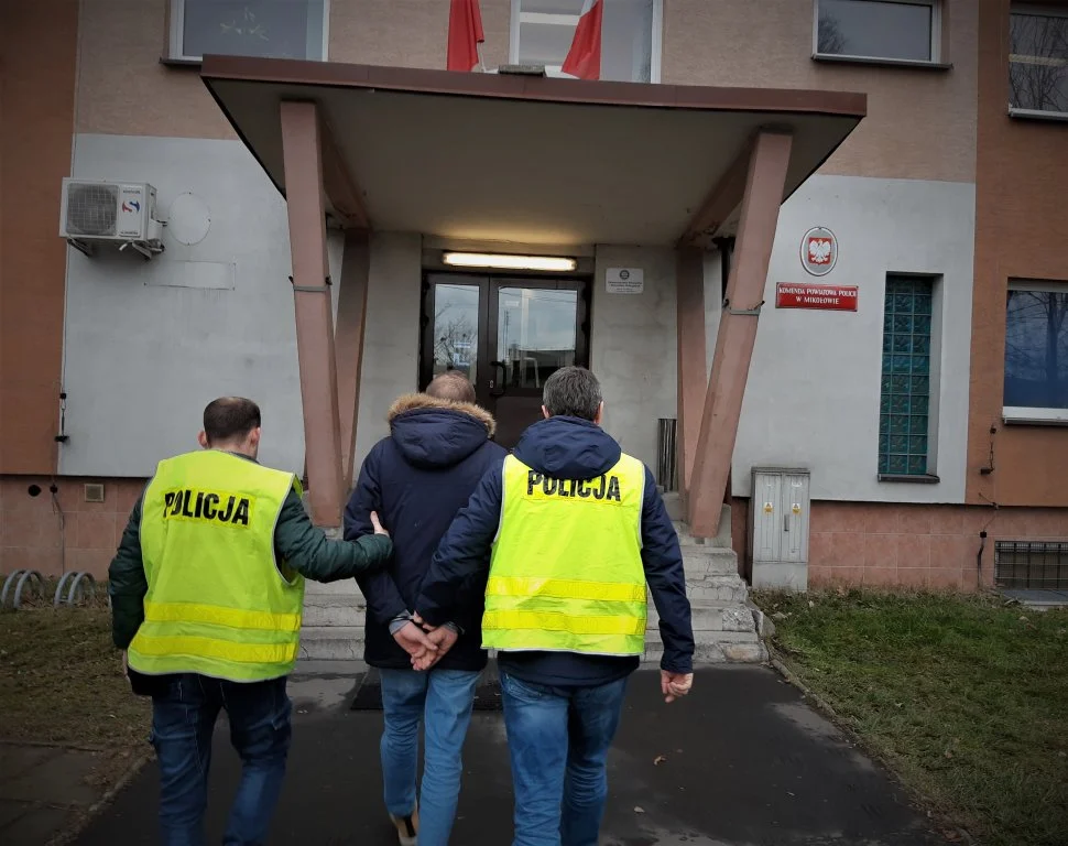 25-latek włamał się do jednego z mieszkań w centrum Mikołowa. Mężczyzna usłyszał zarzuty