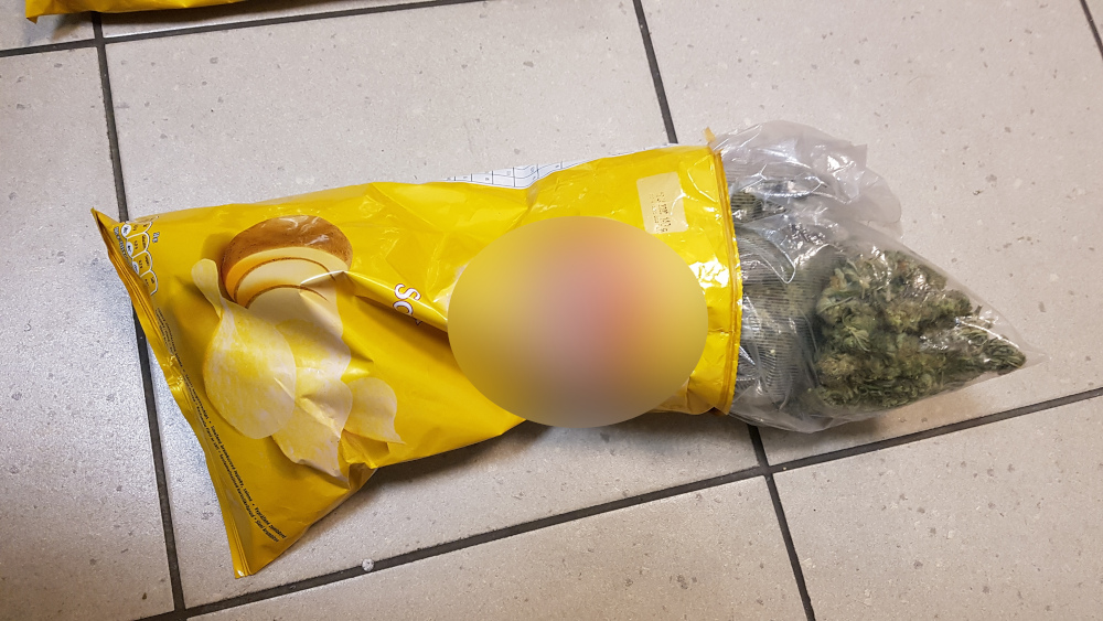 Marihuana w paczkach po chipsach. Funkcjonariusze śląskiej KAS przechwycili narkotyki