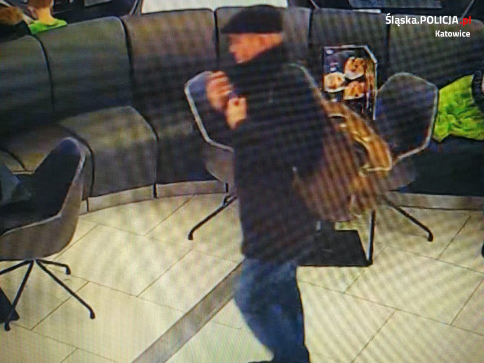 Mężczyzna jest podejrzewany o przywłaszczenie telefonu. Rozpoznajesz go?