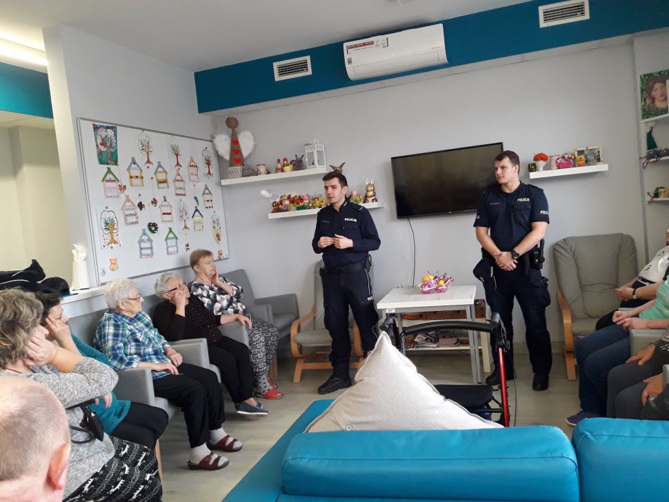Dzielnicowi dbają o bezpieczeństwo katowickich seniorów