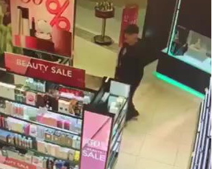 Publikujemy wizerunek podejrzewanego o kradzież perfum
