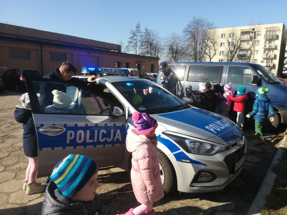 Świętochłowiccy policjanci spotkali się z najmłodszymi w bibliotece