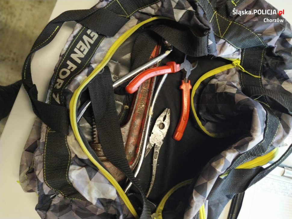 28-latek włamał się do kontenera z narzędziami. Mężczyzna usłyszał zarzuty