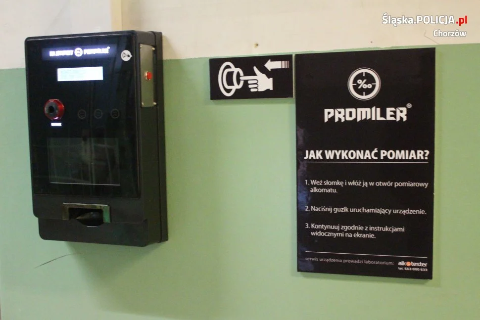 W Komisariacie Policji I w Chorzowie został zainstalowany ogólnodostępny alkomat