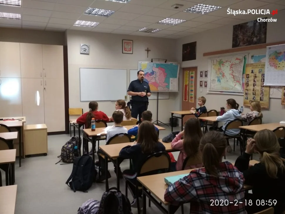 Dzielnicowi o bezpieczeństwie i odpowiedzialności prawnej z uczniami