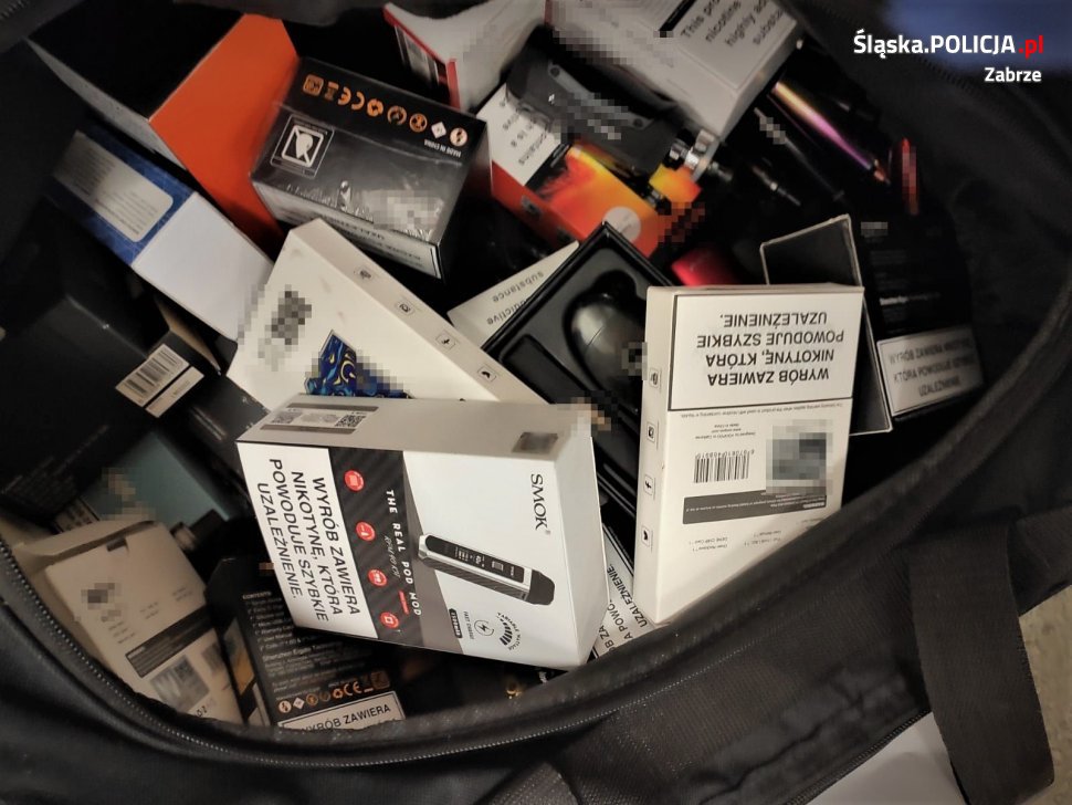 Włamał się do sklepu z e-papierosami. Po krótkim pościgu policjanci zatrzymali 19-latka