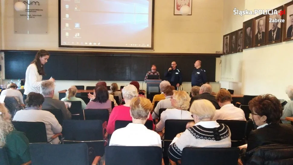 Dzielnicowi odwiedzili Uniwersytet Trzeciego Wieku WLZ